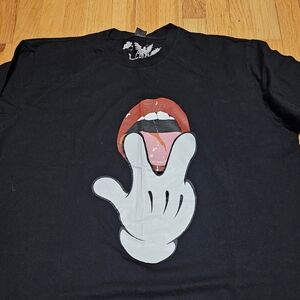 Vintage Graphic Tee with Red Lips Design